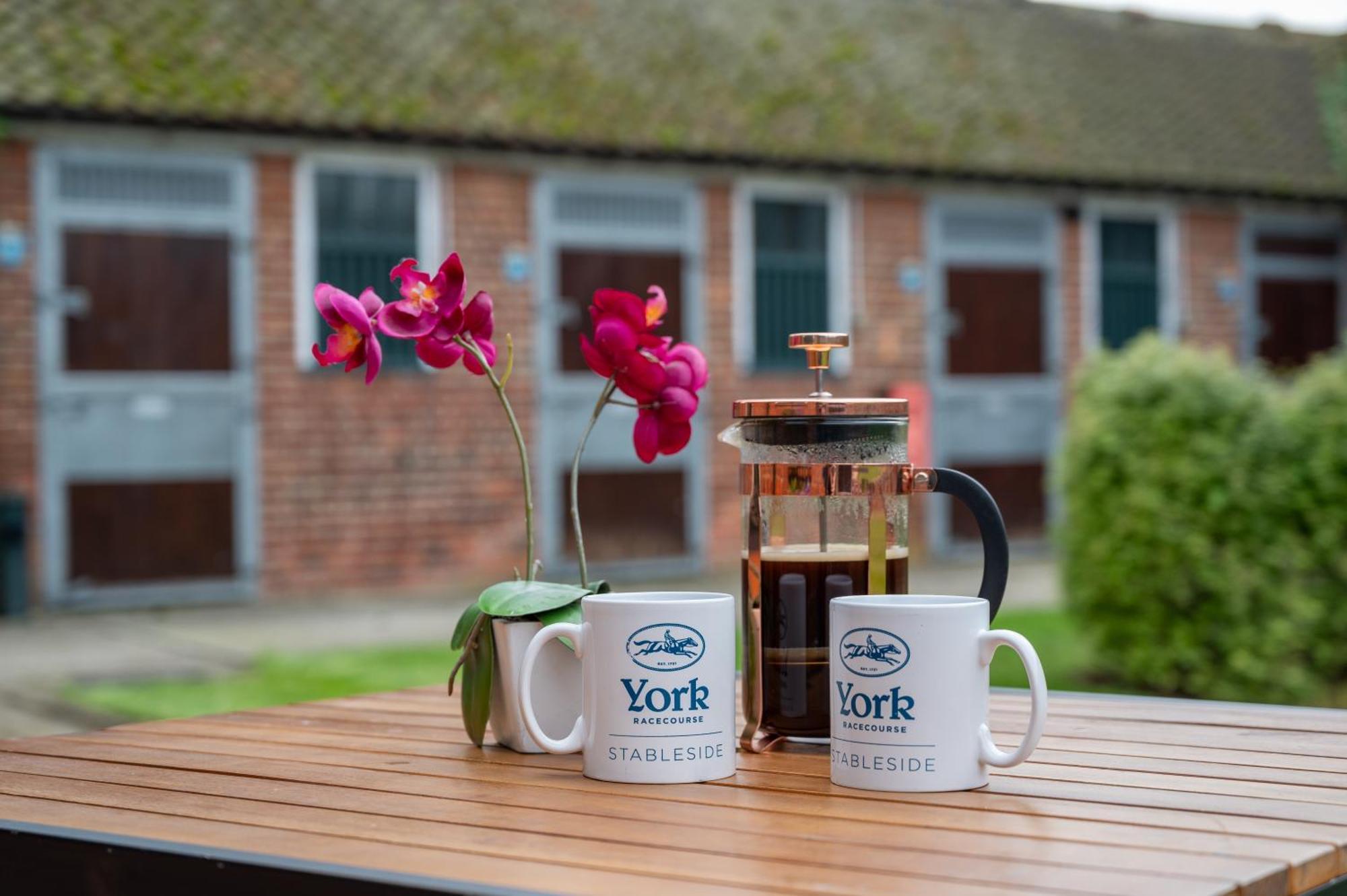Stableside At York Racecourse Hotel Exterior photo