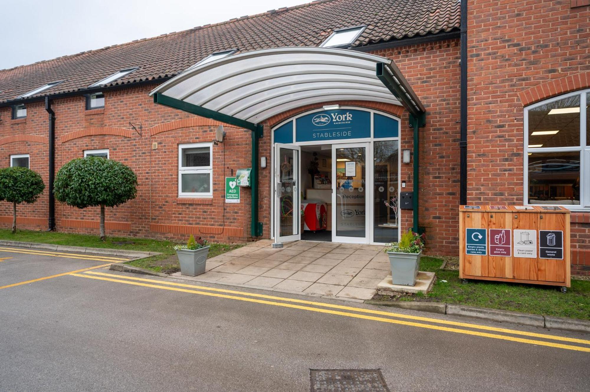 Stableside At York Racecourse Hotel Exterior photo