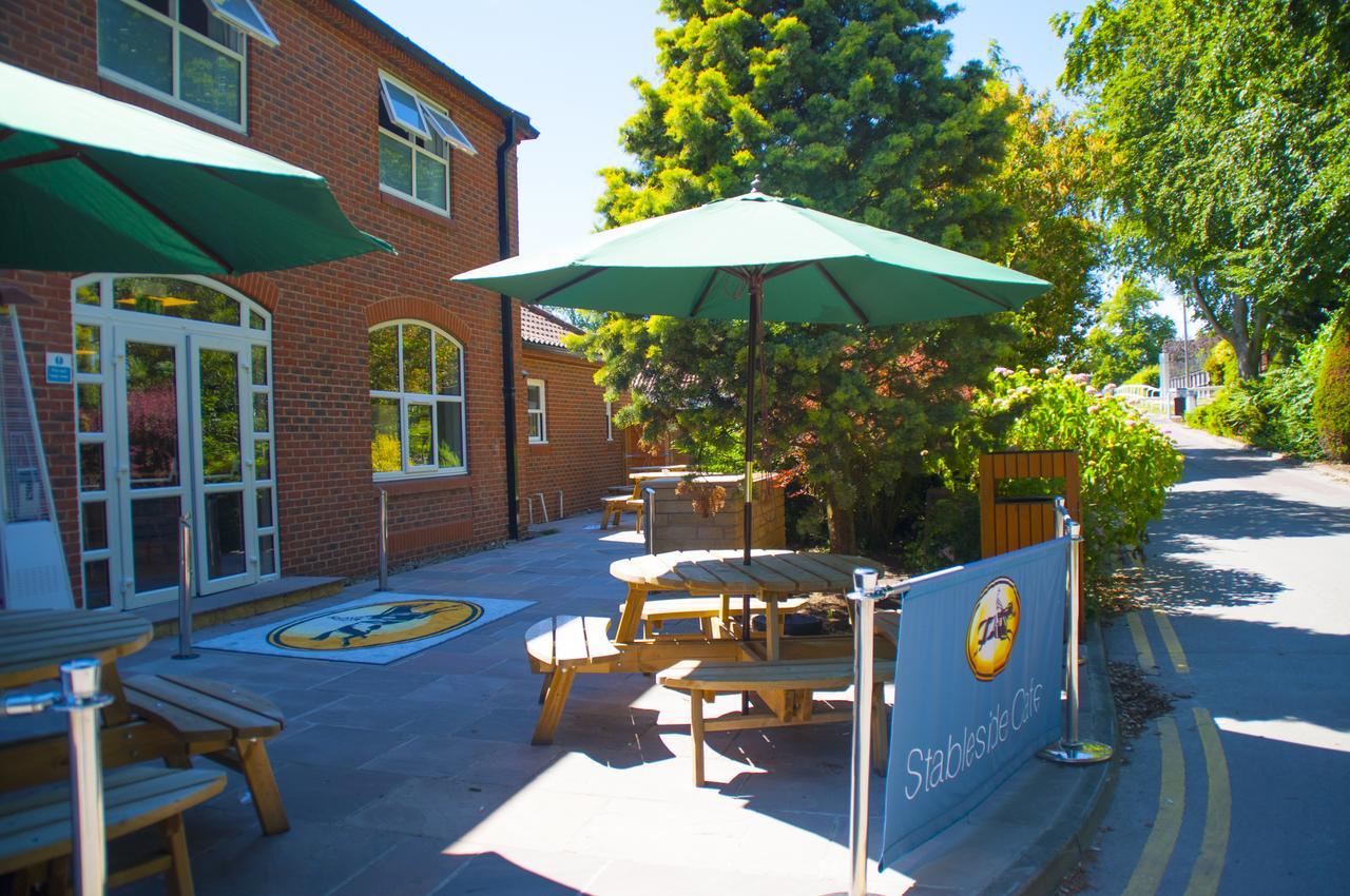Stableside At York Racecourse Hotel Exterior photo